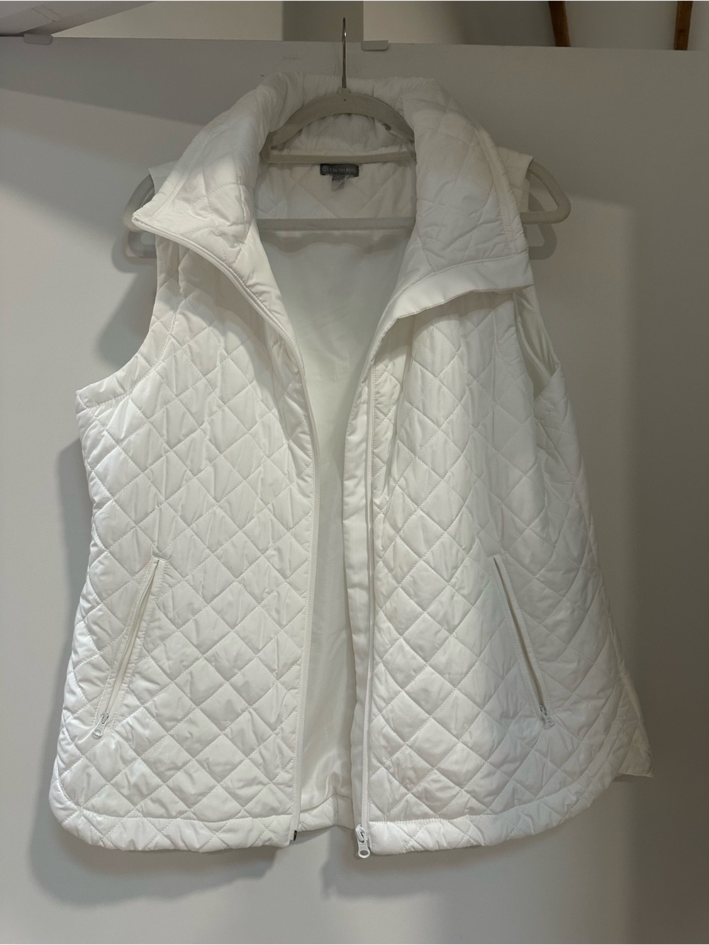T By Talbets Quilted White Puffer Vest - Size L, Like New